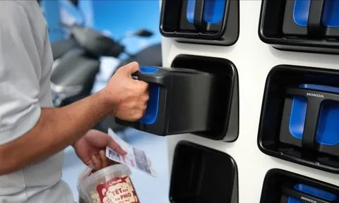 Hệ thống tủ đổi pin xe máy điện của Honda sẽ được đưa vào vận hành tại Việt Nam từ năm sau