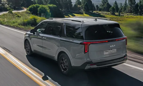 Kia Việt Nam giới thiệu Carnival Hybrid Premium: Có 3 cấu hình, hướng đến khách hàng gia đình và doanh nhân