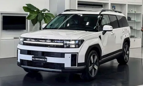 Hyundai Santa Fe giảm giá 'kịch sàn' tại đại lý: Cơ hội lớn cho người mua, nhưng có một điều phải đánh đổi