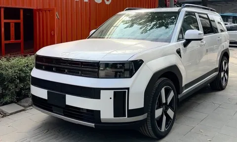 Vừa về đại lý, Hyundai Santa Fe Hybrid đã được giảm giá 50 triệu đồng