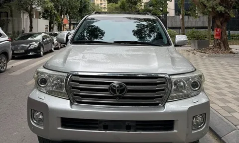 Toyota Land Cruiser 2014 nhập Mỹ rao bán trên sàn xe cũ với giá ngang sedan hạng sang đời mới