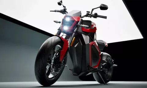 Lộ diện mô tô điện dùng pin thể rắn đầu tiên trên thế giới, tầm vận hành gần 600 km/sạc