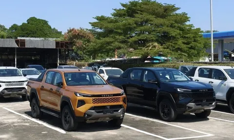 Toyota Hilux 2026 ấn định ngày ra mắt Việt Nam: Đổi sang máy dầu 2.8L, nội thất "lột xác", giá bán là ẩn số lớn