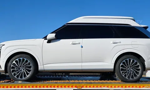 Hyundai Palisade High Roof lộ ảnh thực tế: Thiết kế trần cao, nội thất chuẩn VIP