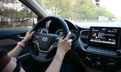 Chở trẻ nhỏ trên ô tô: 3 nút khóa an toàn tài xế cần chú ý trước khi xuất phát