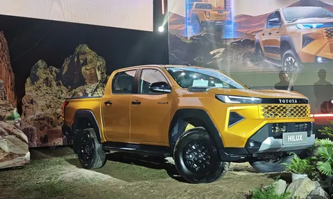 Toyota Hilux 2026 chốt giá từ 632 triệu đồng tại Việt Nam, có những nâng cấp gì để đấu Ranger, Triton?