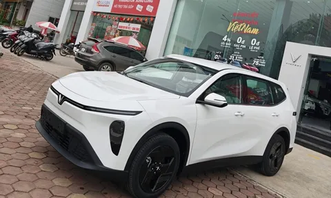 Cận cảnh VinFast VF MPV 7 ngoài đời thực: MPV điện giá 819 triệu đồng sắp đến tay khách hàng Việt