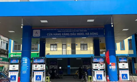 Cửa hàng xăng dầu tại Hà Đông thông báo hết xăng do thiếu nguồn cung