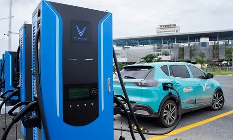 V-Green sắp xây dựng 99 'siêu trạm sạc', xe điện VinFast đi xuyên Việt không lo hết pin