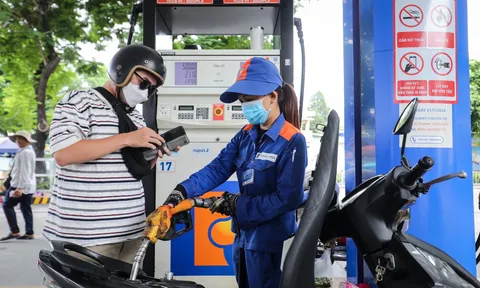 Chính phủ thay đổi cơ chế, giá xăng dầu chỉ điều chỉnh ngay khi mức tăng vượt ngưỡng 15%