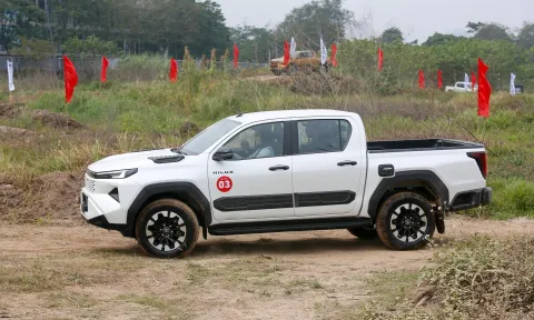 Nhiều xe bán tải thuộc danh mục hạn chế vào nội đô, phản ứng từ các hãng ô tô ra sao?