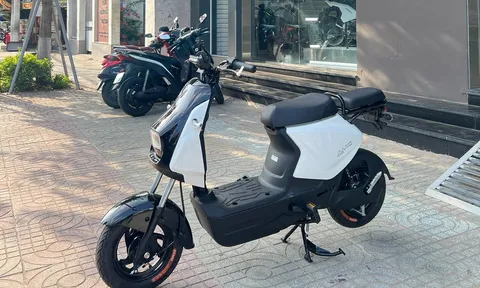 Soi chi tiết VinFast Amio: Xe máy điện tích hợp bàn đạp, liệu có phải lựa chọn tối ưu cho đô thị?