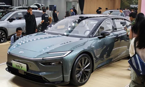 Hơn 3.100 đơn đặt hàng chỉ trong 1 giờ mở bán: Điều gì khiến sedan điện của Toyota hút khách đến thế?