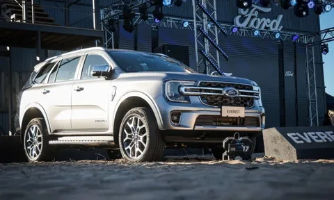 Rộ tin Ford Everest bản xăng sắp về Việt Nam, mức tiêu thụ nhiên liệu 10 lít/100 km?