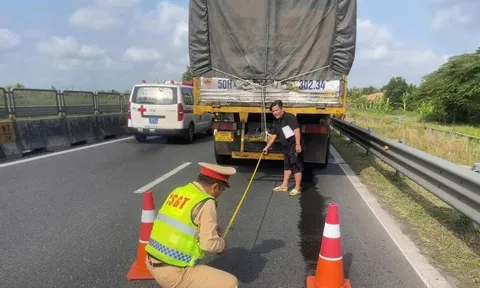 Xử lý xe gặp sự cố trên cao tốc: Những nguyên tắc sống còn tài xế cần biết