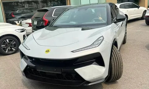 Lotus Eletre cập bến đại lý Việt trước thềm ra mắt: SUV điện cạnh tranh Porsche Macan EV