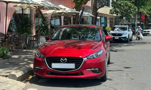 Đỗ xe dưới nắng quá lâu trong mùa hè, nội thất ô tô bị "bào mòn" ra sao?