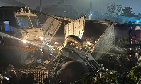 Ô tô gặp nạn tại giao cắt với đường sắt: Những quy tắc an toàn không thể bỏ qua