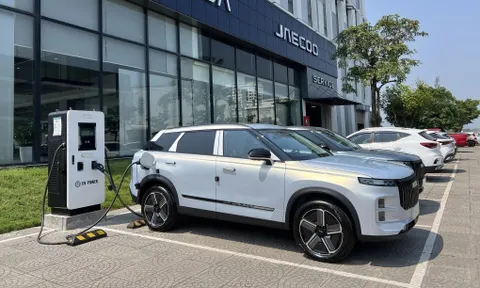 Ô tô điện tăng trưởng mạnh tại Việt Nam, trạm sạc trở thành 'vũ khí chiến lược' của các hãng