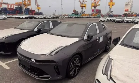 Lynk & Co 03 cập cảng Việt Nam trước ngày ra mắt: Giá dự kiến từ 799 triệu đồng, đối thủ mới của Mazda3 và Honda Civic