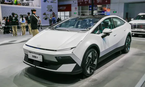 Cận cảnh xe điện Hyundai IONIQ V với thiết kế lạ mắt và khoang nội thất rộng tiệm cận xe sang