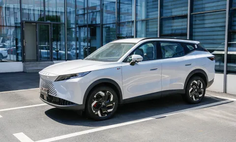 Omoda C7 'rục rịch' ra mắt Việt Nam: Có cả bản máy xăng và hybrid, thêm công nghệ đỗ xe tự động