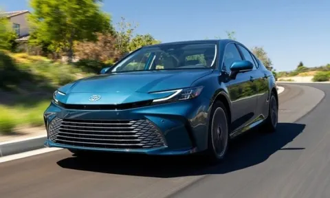 Nhờ xe hybrid, Toyota đạt doanh số cao chưa từng có trong năm 2025
