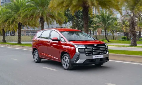 Loạt MPV cỡ nhỏ chạy xăng giảm giá sâu để giữ khách trước sức ép từ xe điện