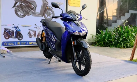 Chiêm ngưỡng Honda SH Vetro Blue 2026: 'Dàn áo' trong suốt kiểu pha lê, giá 235 triệu đồng
