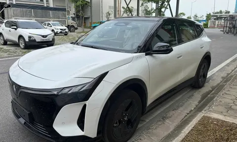 SUV điện mới của VinFast sắp trình làng: VF 8 đời mới hay dòng xe chiến lược khác?