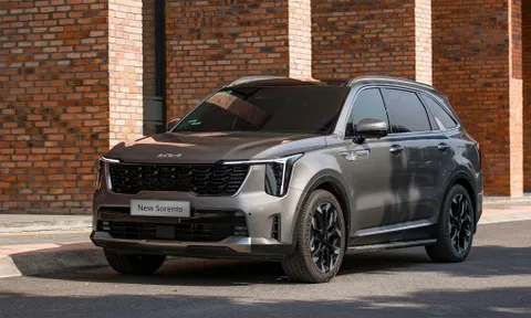 Ford Everest 'hụt hơi' nhưng vẫn dẫn đầu, Kia Sorento đi ngược xu hướng