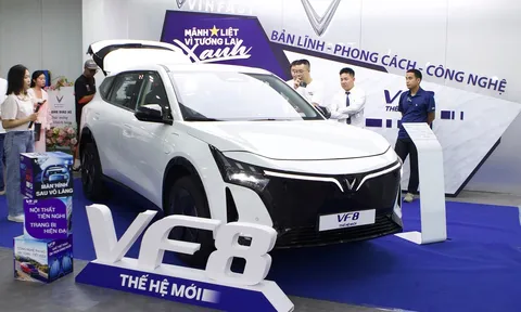 Lô VinFast VF 8 thế hệ mới đầu tiên cập bến đại lý, dự kiến bàn giao đến khách Việt cuối tháng 7