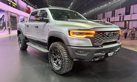 RAM 1500 RHO - Bán tải 'khủng long' giá 5,499 tỷ đồng có gì khiến dân 'chơi xe' chú ý?