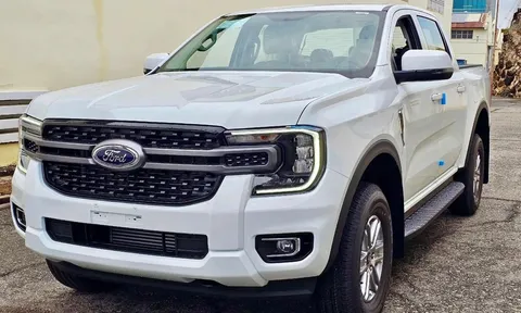 Ford Ranger XLS mới đã có mặt tại đại lý: Màn hình 12 inch, hộp số 10 cấp, giá bán vẫn từ 707 triệu đồng