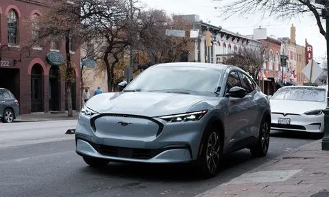 Doanh số lao dốc, nền tảng EV mới không dành cho Mustang Mach-E: Ford liệu có khai tử mẫu xe điện này?