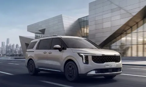 Kia Carnival Hybrid có bản 8 chỗ giá 'mềm' hơn, chỉ từ 1,379 tỷ đồng