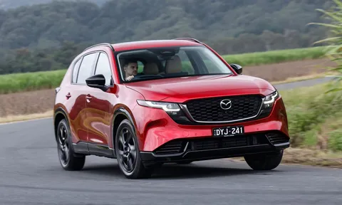 Mazda CX-5 Hybrid hứa hẹn sẽ mang đến cảm giác lái thú vị hơn Toyota RAV4?