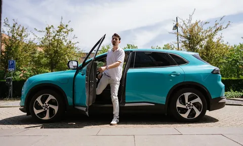 Lô VinFast VF 8 xuất hiện ở Hà Lan với màu xanh đặc trưng, Green SM chuẩn bị triển khai dịch vụ taxi điện tại châu Âu