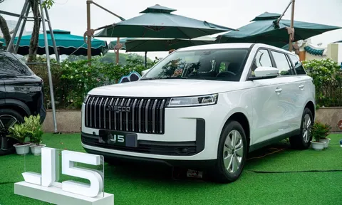 Xem ảnh thực tế Jaecoo J5 bản máy xăng tại Việt Nam: Có gì để cạnh tranh trong phân khúc SUV đô thị?