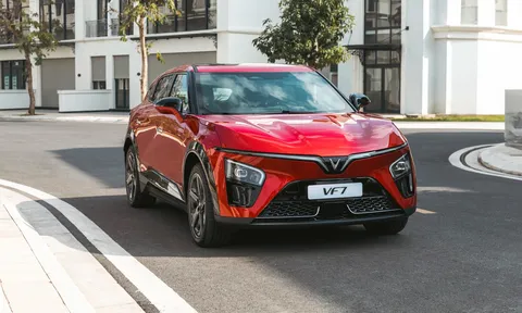 VinFast VF 7 tăng gần gấp đôi doanh số, lần thứ hai bán vượt Mazda CX-5 trong năm