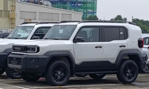 Toyota Land Cruiser FJ lộ ảnh thực tế tại Việt Nam, giá dự kiến khoảng 1,2 tỷ đồng