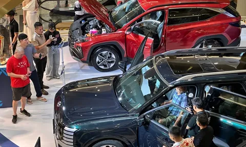 Khách Việt lần đầu được ngắm trực tiếp Hyundai Tucson Hybrid và Palisade Hybrid