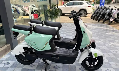 Mục sở thị VinFast Amio S2: Giới hạn tốc độ 25 km/h, chạy tối đa 65 km mỗi lần sạc
