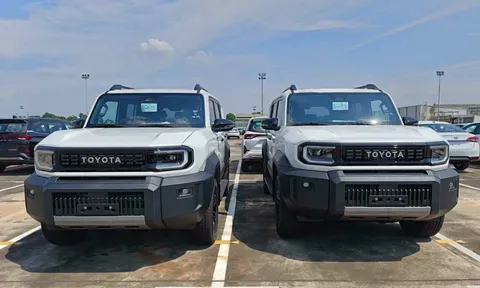 SUV địa hình Toyota Land Cruiser FJ lộ lịch trưng bày tại đại lý, ngày ra mắt đã rất gần?