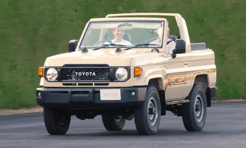 Toyota hé lộ Land Cruiser 70 trục cơ sở ngắn: Bản mui mềm nổi bật với kính lái có thể gập phẳng