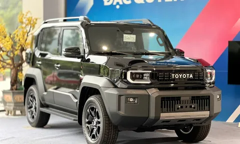 Cận cảnh Toyota Land Cruiser FJ vừa về đại lý Việt: Nhỏ hơn Fortuner, giá tạm tính 1,198 tỷ đồng