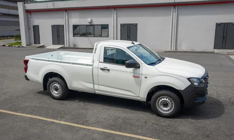 Giá chỉ từ 492 triệu đồng, bán tải Isuzu D-Max D-Cargo 1000 có gì đáng chú ý?
