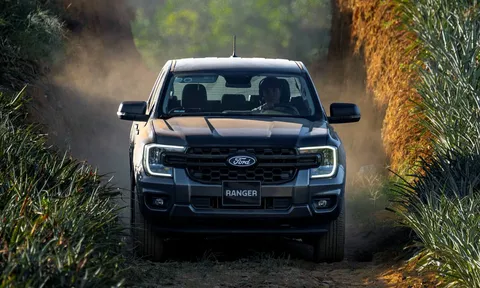 Phân khúc bán tải tháng 7/2026: Ford Ranger giành lại 'ngôi vương' từ tay Toyota Hilux