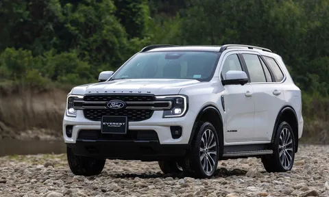 Ford Everest một mình 'gánh' phân khúc SUV 7 chỗ, các đối thủ ngày càng lép vế