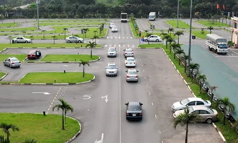 Thi GPLX ô tô từ 2027 có điểm mới: Thí sinh phải thực hành vượt xe, chuyển làn và trở lại làn